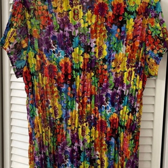 Women’s Floral Shirt (Size L) - Picture 3 of 3